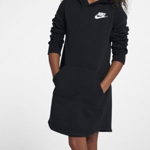 Big kids girls Nike sportswear long sleeve…
